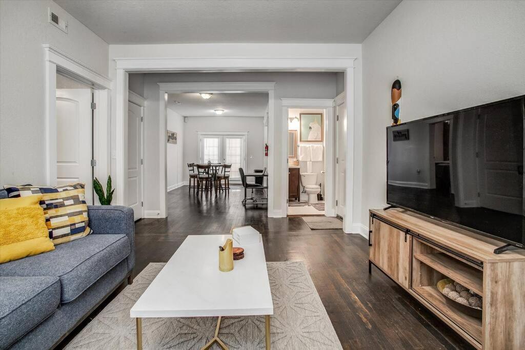 Oasis Midtown Kc- 2 Bedroom Apt Kansas City Eksteriør bilde