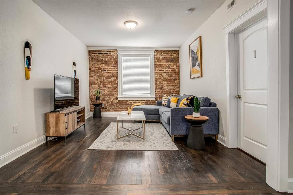 Oasis Midtown Kc- 2 Bedroom Apt Kansas City Eksteriør bilde