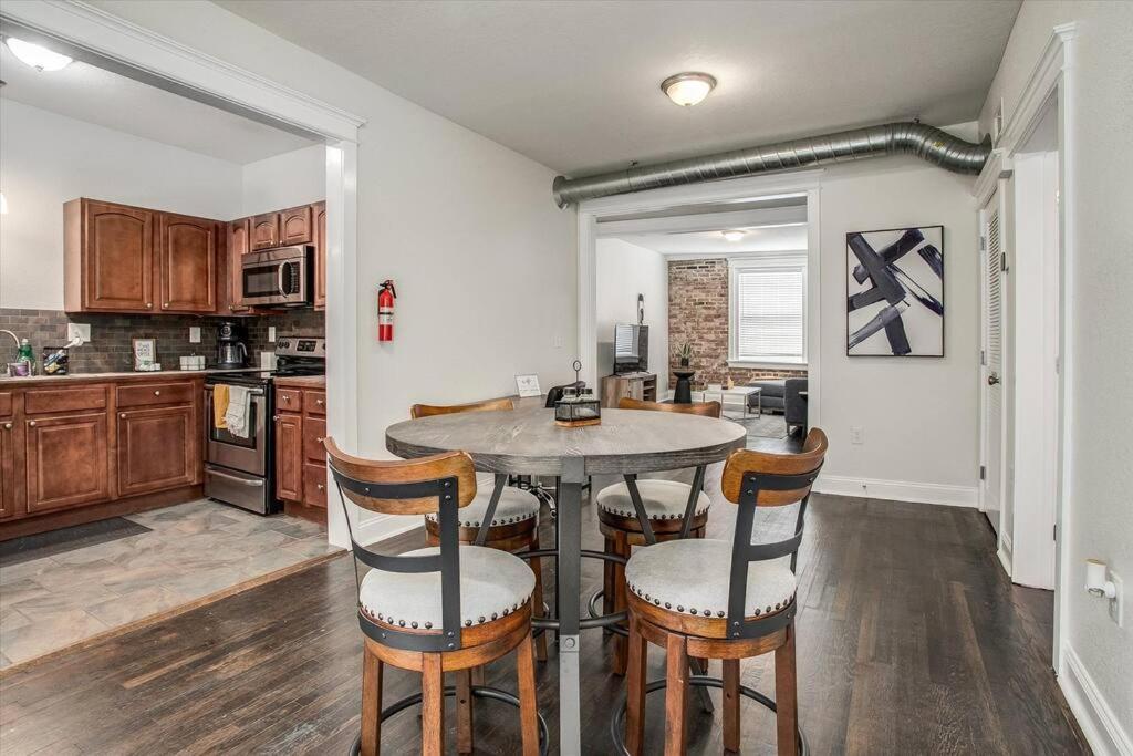 Oasis Midtown Kc- 2 Bedroom Apt Kansas City Eksteriør bilde